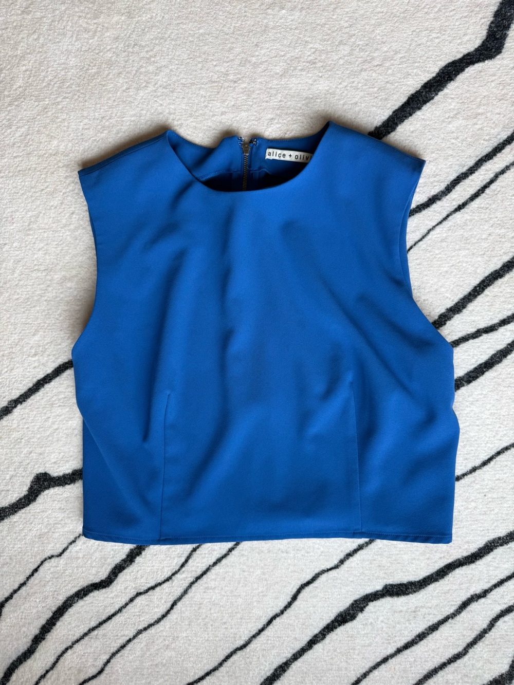 Alice + Olivia Kylnn top, a royal blue sleeveless crop tank Size L